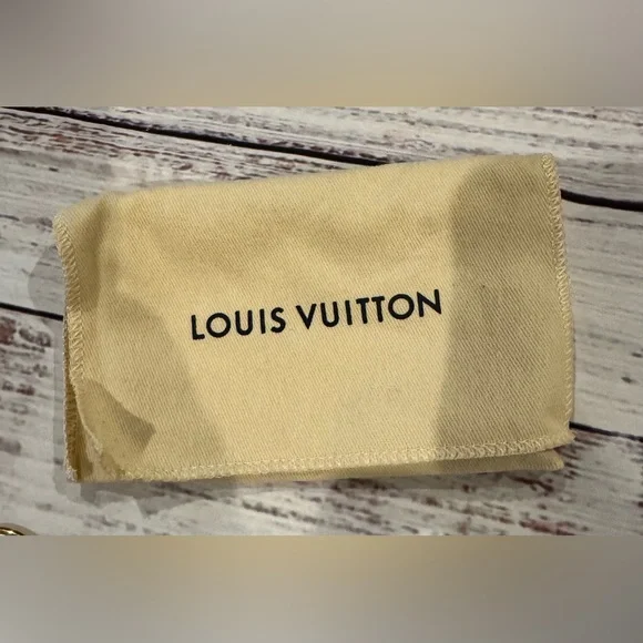 LOUIS VUITTON Damier Azur Key Pouch - Picture 2 of 5